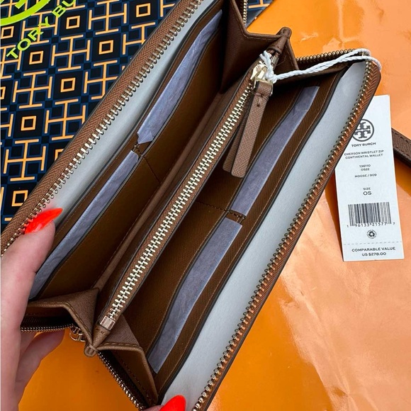 NWT Tory Burch Emerson Continental Wallet Wristlet Brown Leather Shiny Hardware - Picture 3 of 5